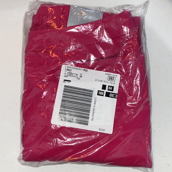 Catherine’s Essential Flat Front Deep Pink Stretch Twill Capris 3X -NWT - Picture 2 of 6